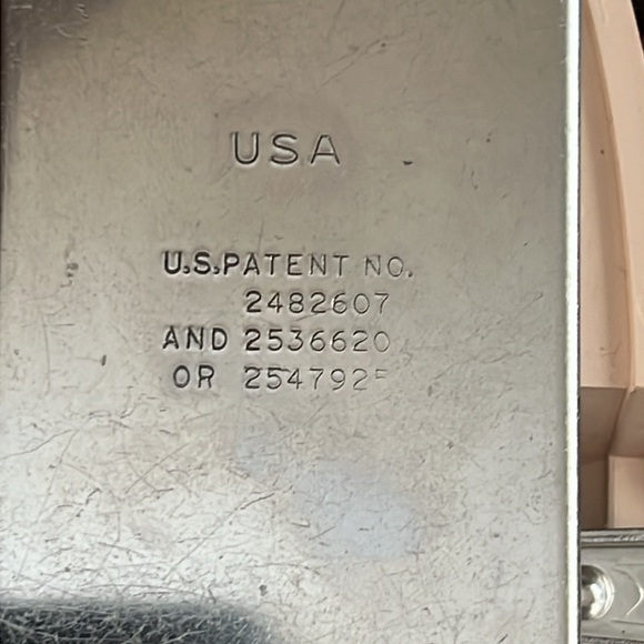 Singer Buttonholer Pink Vintage Oval clamshell case - Picture 7 of 12